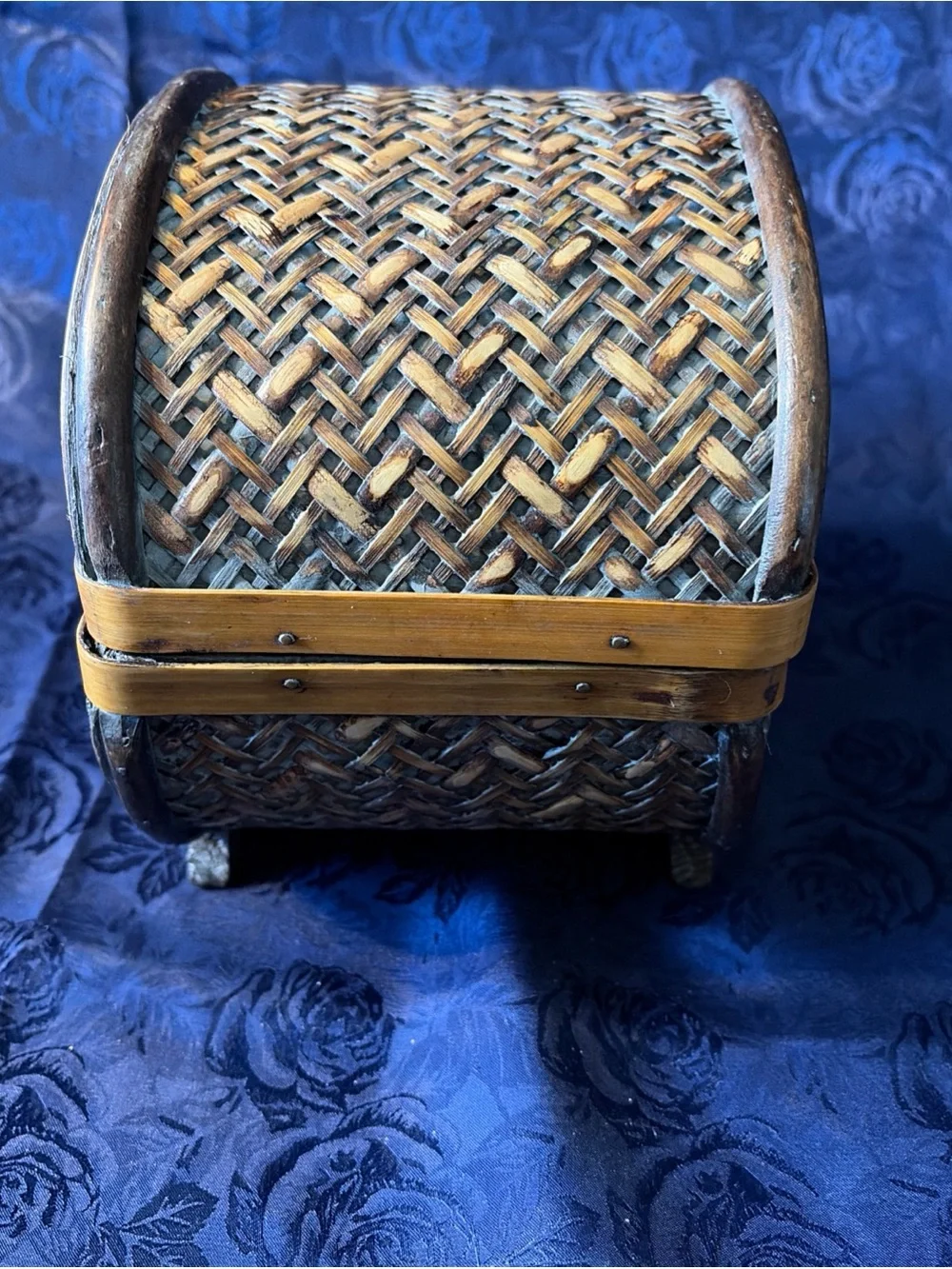 N/A appears antique